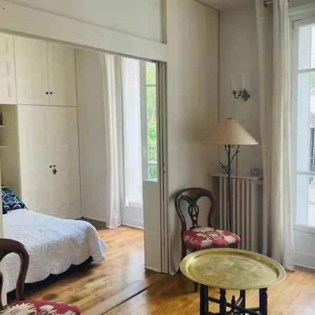 Apartment Beautiful 1 Bedroom Next To Roland