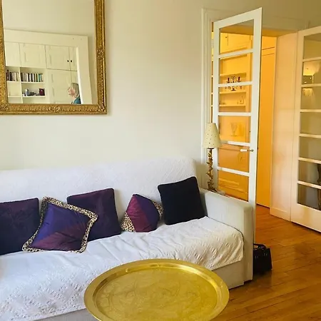 Beautiful 1 Bedroom Next To Roland Apartment
