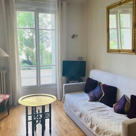 Apartment Beautiful 1 Bedroom Next To Roland *